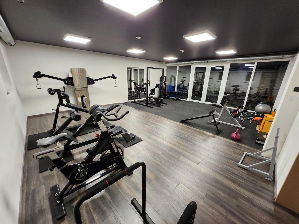 Apartman 18 Aparthotel Debrecen Bagian luar foto