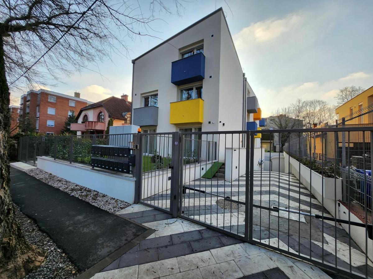 Apartman 18 Aparthotel Debrecen Bagian luar foto